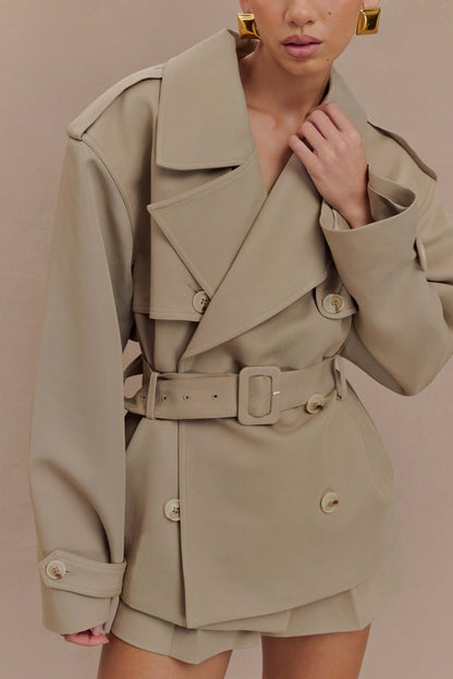 Elsje | Dames Korte Trenchcoat – Tailored Design met Ceintuur en Klassieke Details