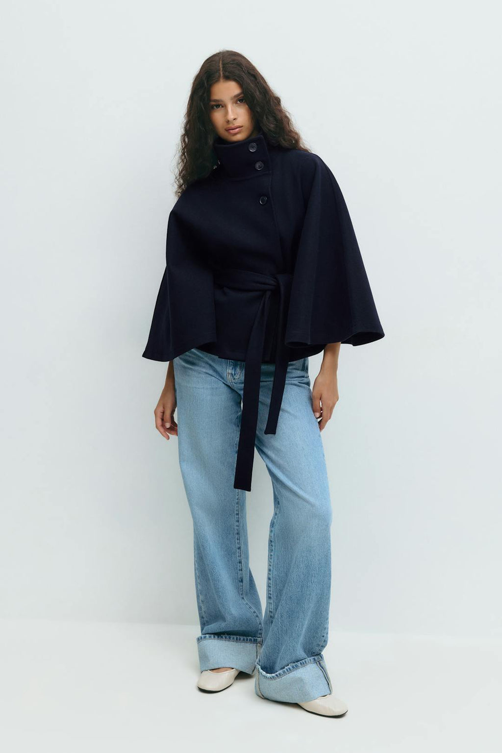 Clara Cape Capejas | Dames jas met cape-mouwen, hoge kraag en ceintuur
