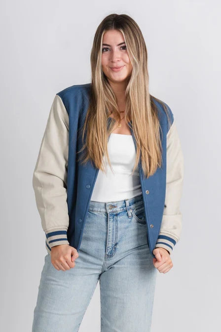 Blauw ruimvallend jasje