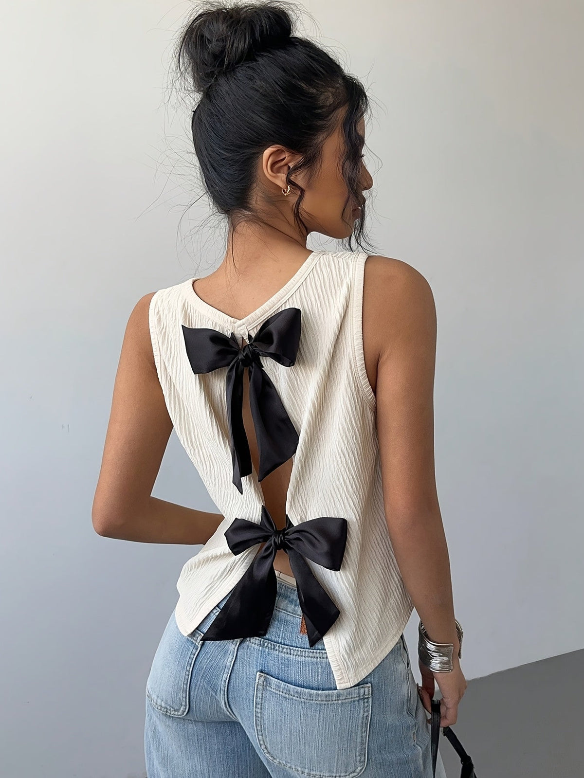 Elegante Top met Strikdetails en Geribde Textuur