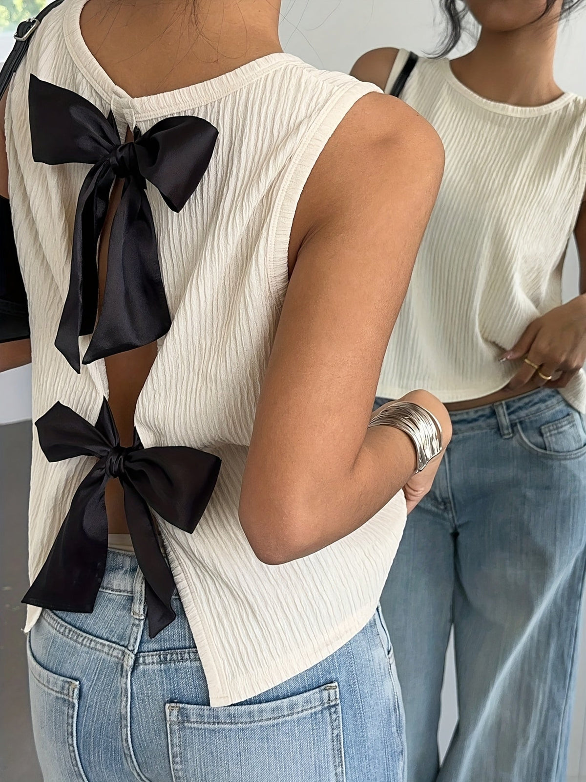 Elegante Top met Strikdetails en Geribde Textuur