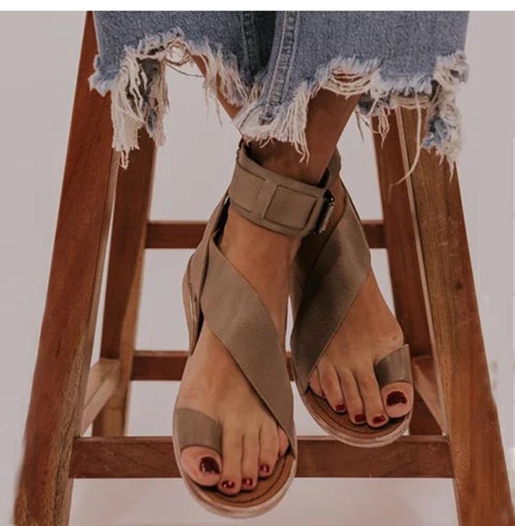 MM | sandalen met kruisbandje en teenring