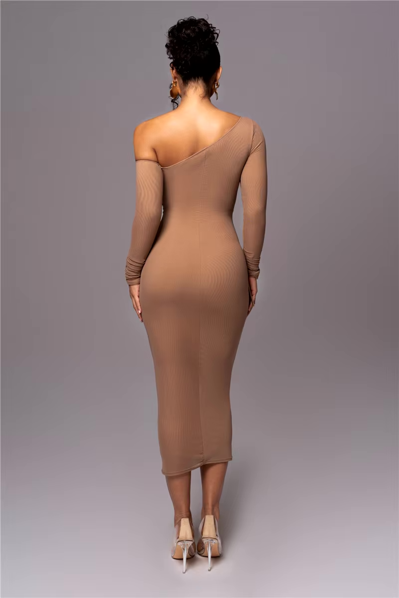 Jurk – Dames – Elegante Aansluitende Stijl met Diagonale Halslijn - MASCHA