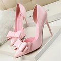 Pumps met Strikdetail