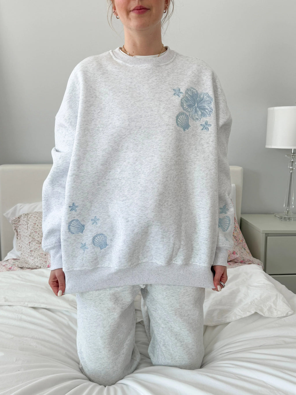 Elinora | Dames Crewneck Sweater met Tropische Parels – Casual Luxe Detail