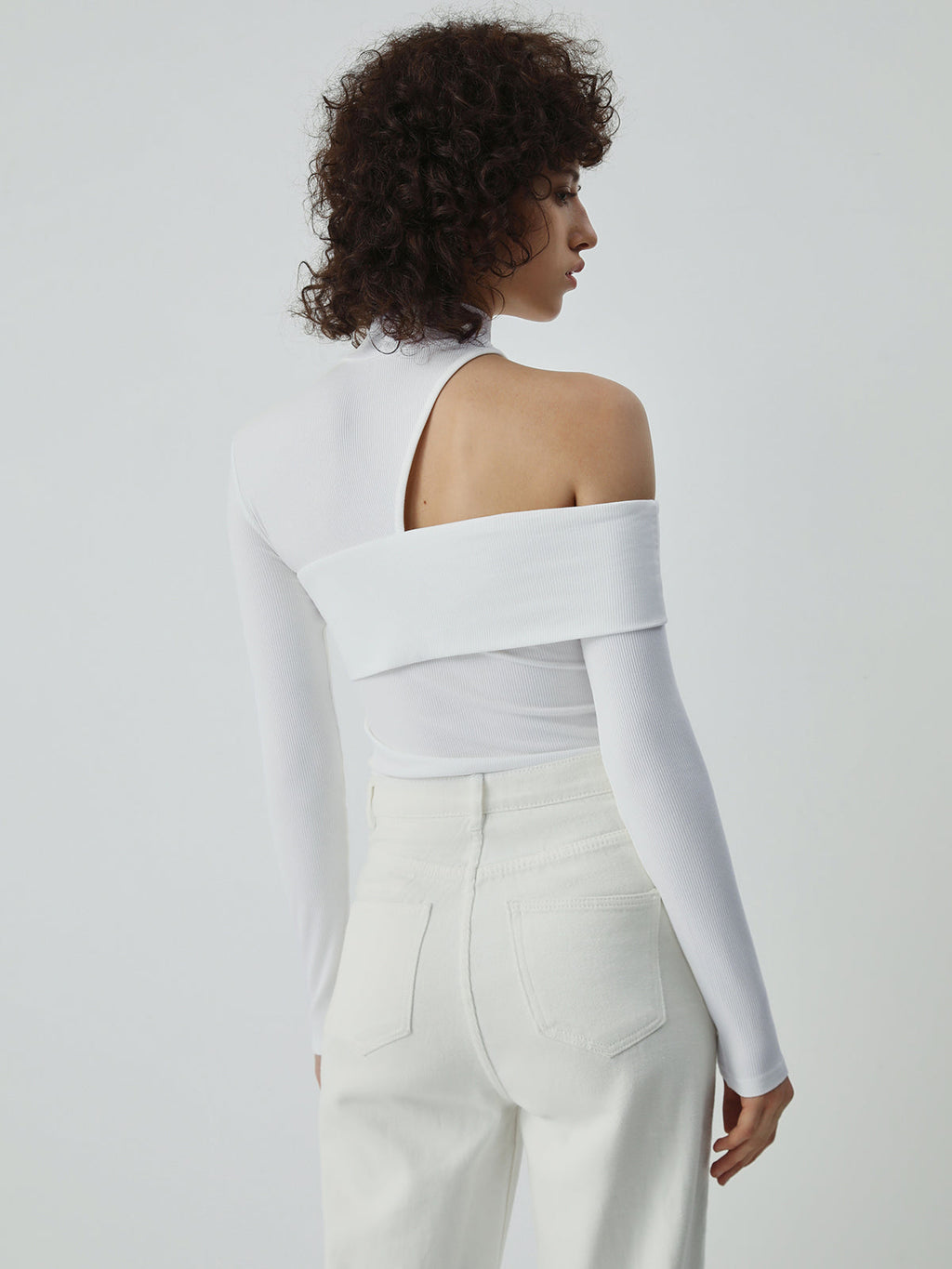 Eleanor - Oblique uitgesneden rib top met lange mouwen