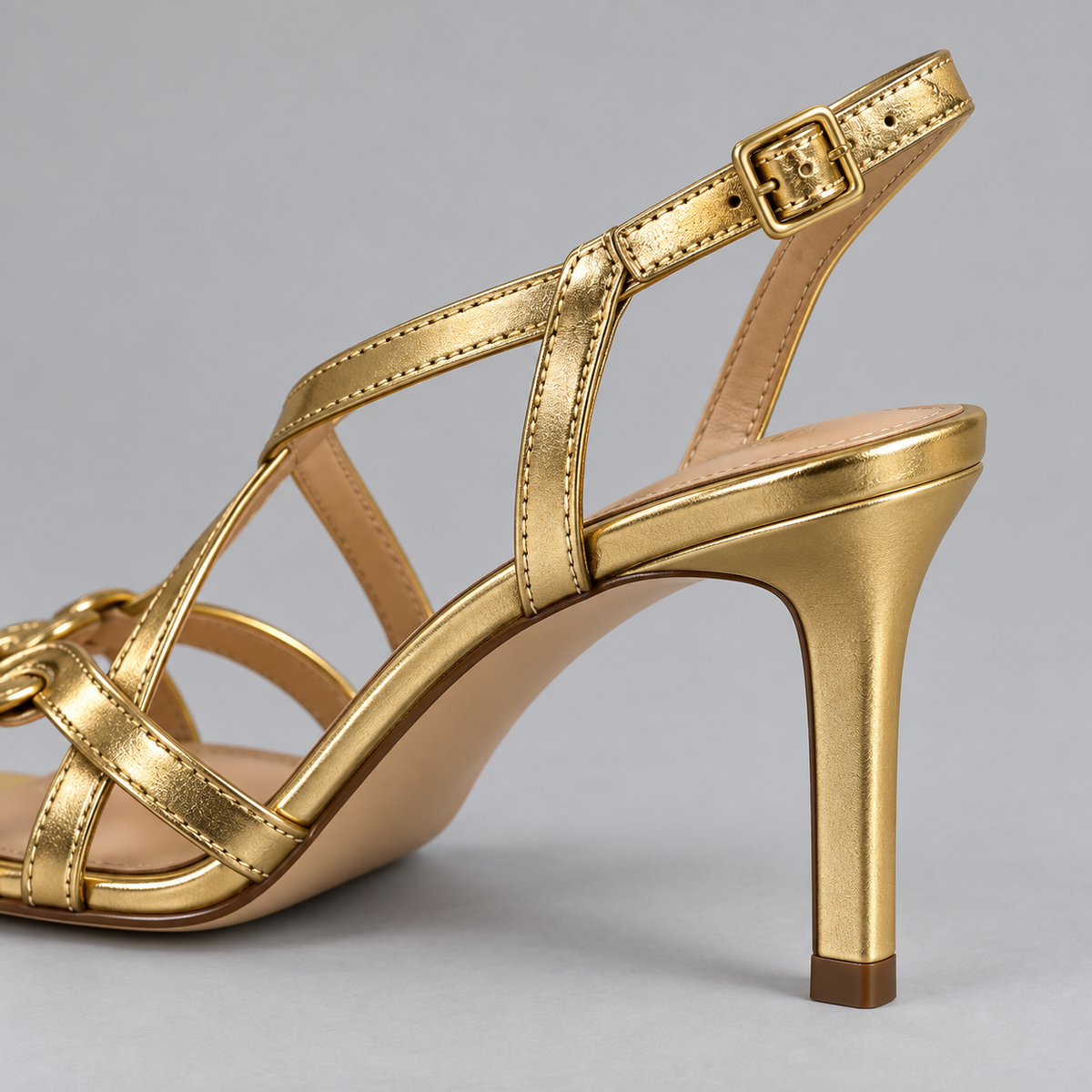 Dames Sandalen met Kruisbandjes Goud Blokhak