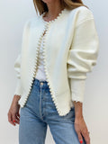 Jasmine Vest | Dames gebreid vest met parelrand en gescheurde zoom
