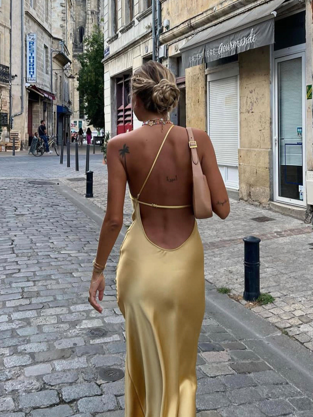 Julessa - Open Back Satin Split Lange Jurk