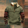 Laurent groene sweater met halve rits, sfeerbeeld met houten achtergrond