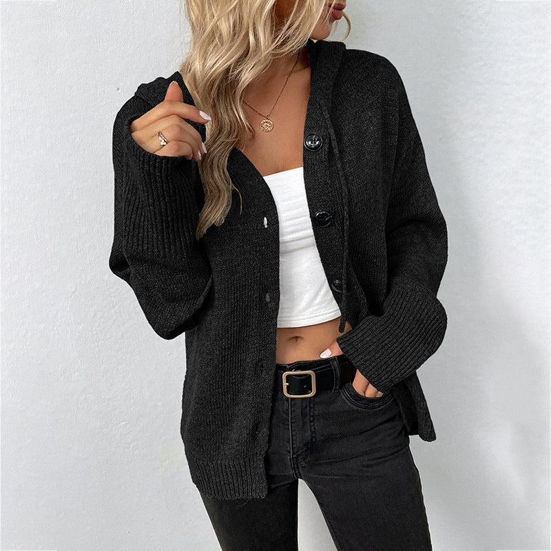 Merel gebreid vest met capuchon en knoopsluiting in zwart