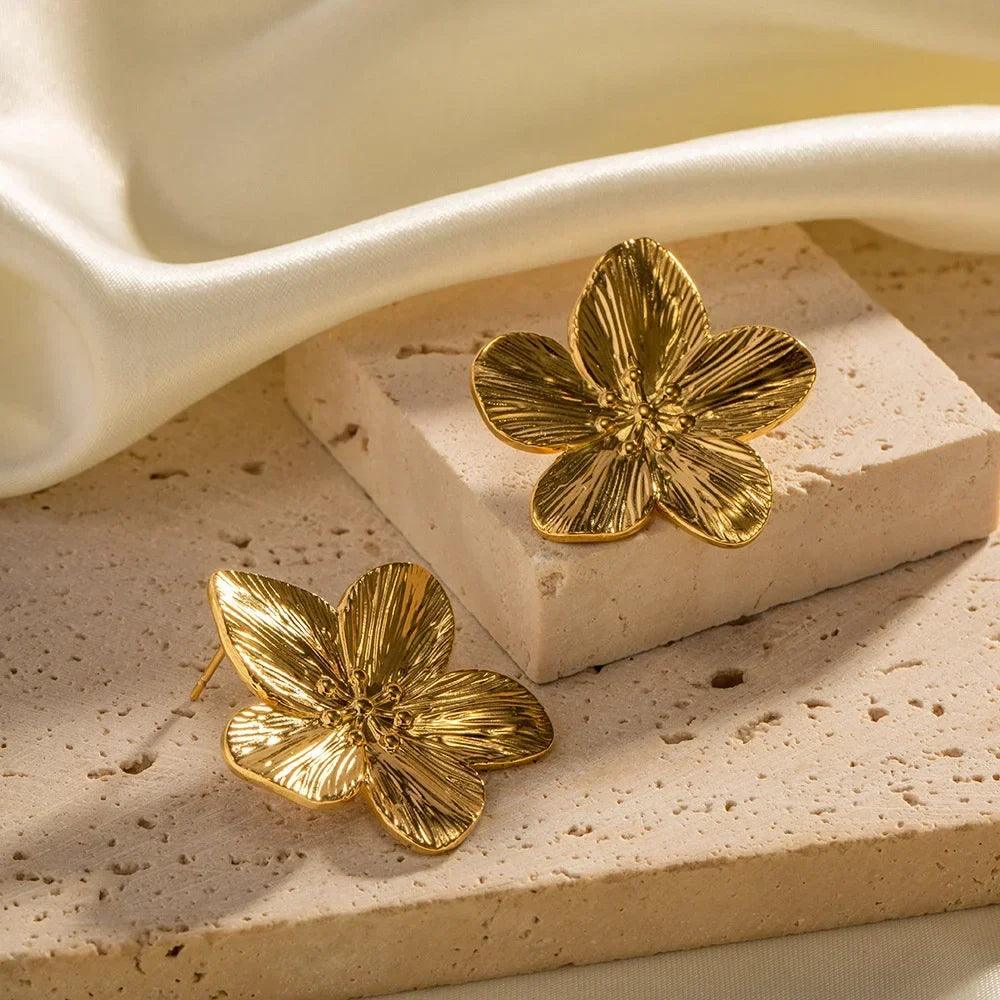 Luxe Bloem Oorbellen voor Dames in Gouden Afwerking | Tijdloze Statement Sieraden voor Feestelijke Gelegenheden